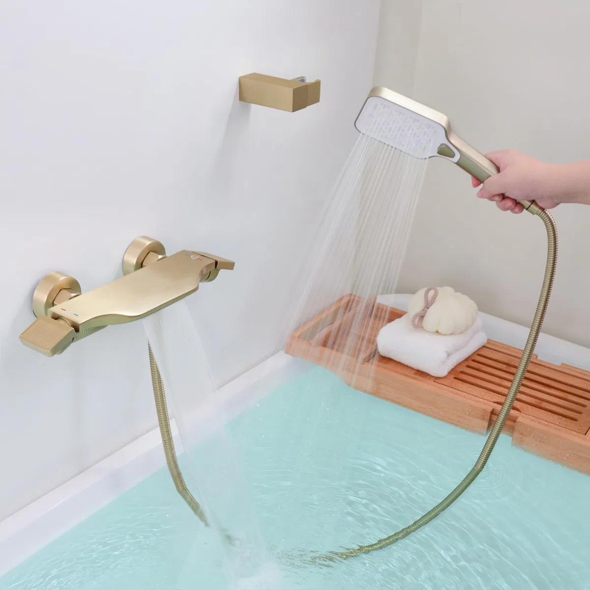 Rubinetto Vasca da Bagno a Cascata, Miscelatore Vasca da Bagno con Doccetta, Rubinetto Doccia in Ottone, Oro Spazzolato, 14Y4OK