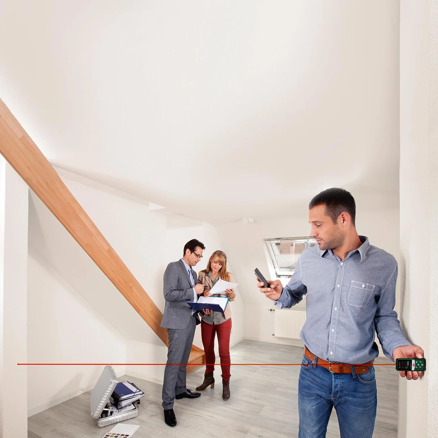 Bosch AdvancedDistance 50C distanziometro laser (misura distanze con precisione fino a 50 m, display touch, funzioni di misurazione con assistenza integrata, in cartone)