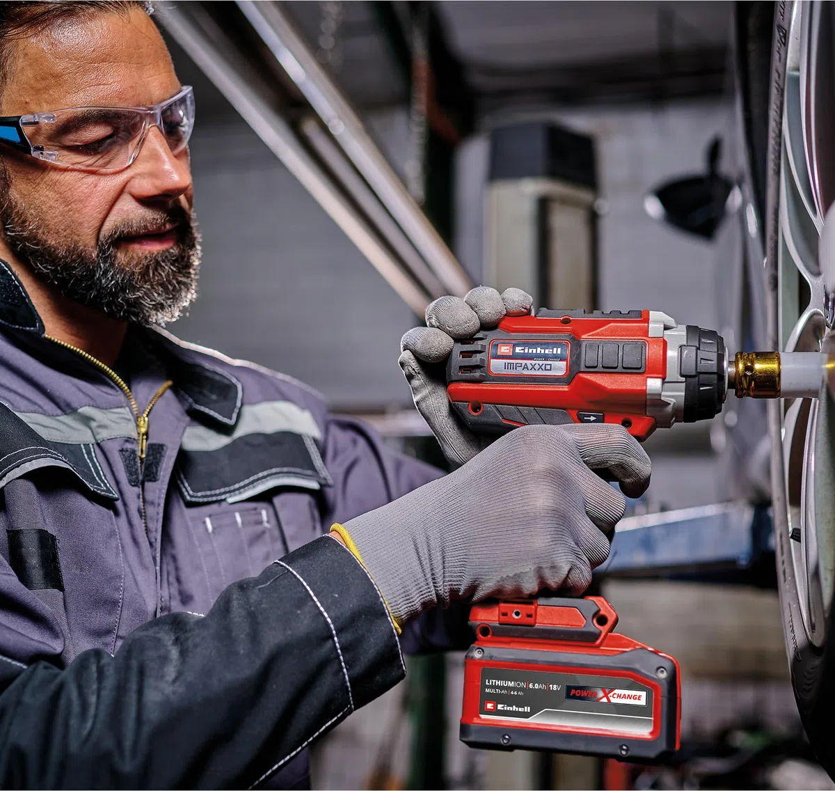 Einhell Professional Avvitatore a percussione IMPAXXO 18/450 (1x4,0Ah) Power X-Change (18 V, 450 Nm, brushless, attacco quadrato esterno, incl. batteria da 4 Ah, caricabatterie, set bussole)